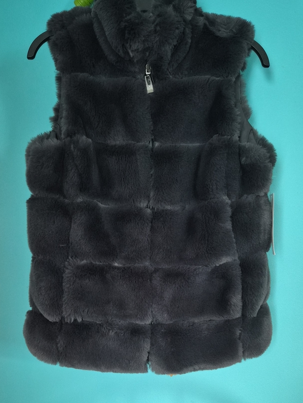 NWT Via Spiga Black Faux Fur reversable Vest PTP 20, LENTH 25